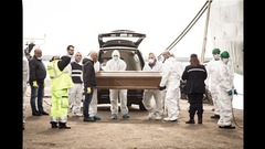 地中海で１０代少女２６人の遺体回収、欧州目指す航海の途中で死亡