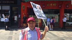 ロンドンの中華街で異例の抗議活動、移民関連捜索に反発