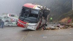 南米エクアドルで再びバスの事故　１１人死亡、３７人負傷