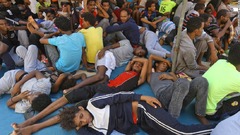 難民乗せたゴムボート転覆、１００人死亡　生存者はリビアで拘束