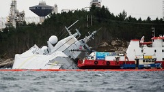 ノルウェーの軍艦がほぼ沈没、石油タンカーと衝突