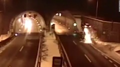 車が宙を舞いトンネルに衝突、運転手は無事　スロバキア