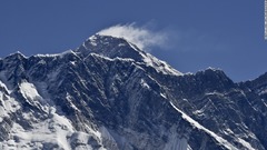 エベレスト登山者の遺体発見が増加、温暖化で氷雪解け