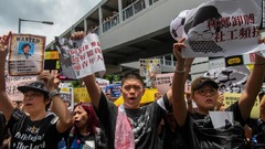 香港で７週連続デモ、警官隊が催涙弾で対抗