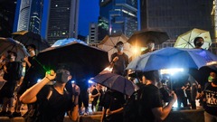 ツイッターとフェイスブック、中国系アカウント削除　香港デモに中傷作戦か