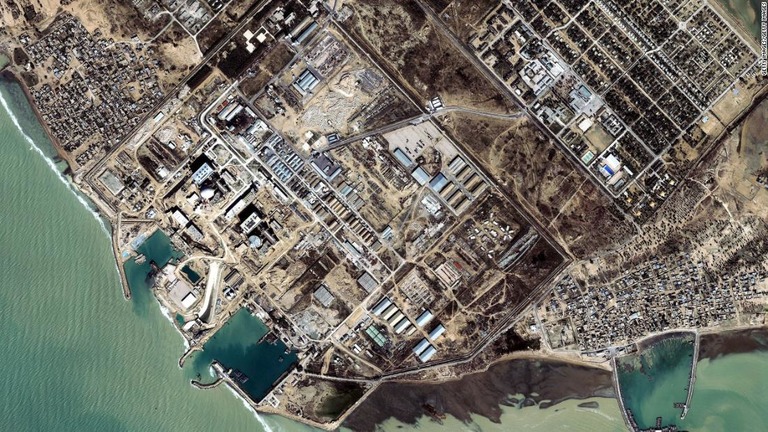 イラン南西部ブーシェフェル近郊の核関連施設の衛星写真。米国はこの施設などが核兵器製造に利用されうると考えている＝２００２年１月１３日/Getty Images/Getty Images
