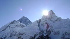 エベレスト登山禁止、新型コロナ感染対策で　ネパール政府