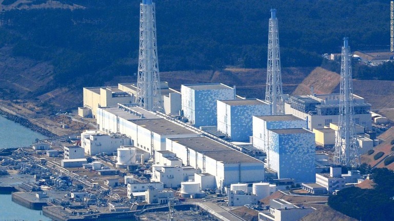 東京電力福島第一原発では、炉心の冷却に使われた処理済みの汚染水がたまっている
/The Asahi Shimbun via Getty Images