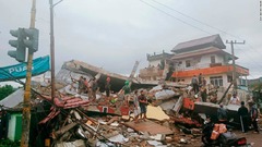 インドネシア・スラウェシ島でM６．２の地震　６７人死亡、数百人負傷