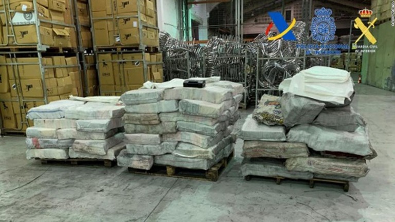 ２トンを超えるコカインがスペインのアルヘシラス港で押収された/Policia Nacional