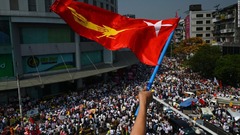 ミャンマー全土で大規模デモ、軍は「命の危機」を警告