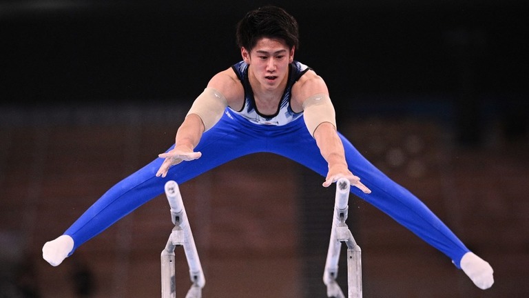 体操男子個人総合は日本の橋本大輝が中国の肖を僅差で逆転し金メダル/Martin Bureau/AFP/Getty Images