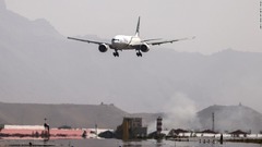 パキスタン航空がアフガン行き旅客便運航、米軍撤収後で初