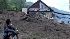 インドネシア・バリ島で地震、３人死亡　観光客受け入れ再開の矢先