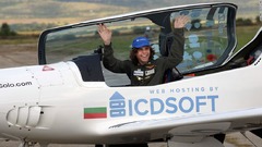 １７歳で単独世界一周飛行、最年少のギネス記録
