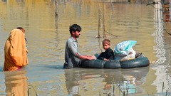 「まるで海」、国土の３分の１を覆う洪水で甚大な被害　国際支援呼びかけ　パキスタン