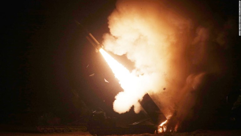 発射された地対地ミサイル＝５日/South Korean Defense Ministry/Reuters