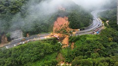 幹線道路で土砂崩れ　２人死亡、数十人が行方不明　ブラジル
