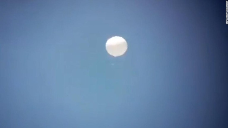 コロンビア上空を飛行する球形の物体を捉えた画像/Luis Armando Toloza Calvo