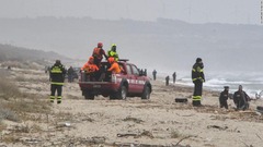 移民船が難破、５９人死亡　子どもや女性も犠牲に　イタリア沖