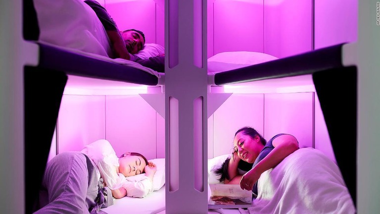 「スカイネスト」は長距離路線に乗るエコノミークラスの乗客がゆっくりと眠れるように考案された/Air New Zealand 