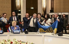 ウクライナ、ロシア両国代表が殴打などの「けんか」　国際会議で