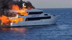 ２７人乗船の観光船で火災、英国人３人が行方不明　エジプト