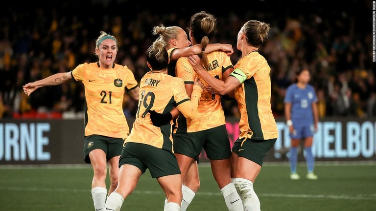 フランス女子代表との親善試合で得点し、喜ぶオーストラリア女子代表の選手たち/Andrew Wiseman/DeFodi Images/Getty Images