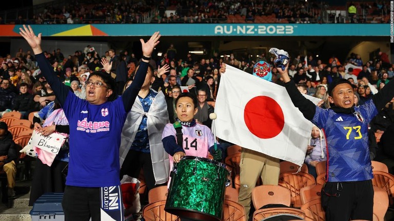 サッカー女子日本代表（なでしこジャパン）を応援するサポーターら/Maja Hitij/FIFA/Getty Images