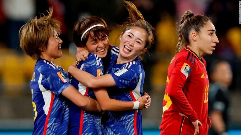 ３点目を挙げた宮沢ひなた（左から２番目）がチームメートと喜ぶ様子/Amanda Perobelli/Reuters