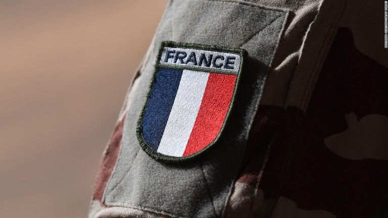 フランスが、西アフリカのニジェールから年内に駐留軍を撤退させる/Bertrand Guay/AFP/Getty Images