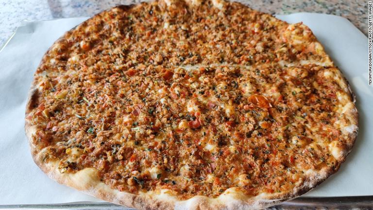 ラフマクンはトルコ風のピザで同国やアルメニア、独ベルリン、ハンブルクなどでお馴染みの味だ/tekinturkdogan/iStockphoto/Getty Images