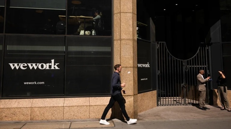 米シェアオフィス大手のウィーワークが連邦破産法の適用を申請して経営破綻した/Jose Sarmento Matos/Bloomberg/Getty Images
