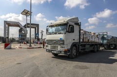 ラファ検問所、「治安」理由に閉鎖　ガザ支援物資搬入も停止