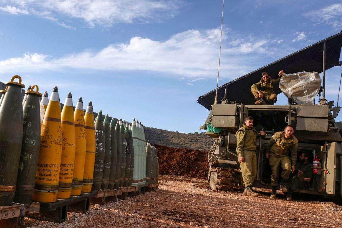 並べられたイスラエル軍の砲弾＝１１月２２日、イスラエル北部/Jalaa Marey/AFP/Getty Images