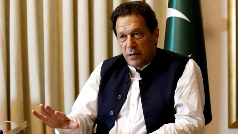 パキスタンのカーン元首相＝２０２３年３月、パキスタン・ラホール/Akhtar Soomro/Reuters/FILE