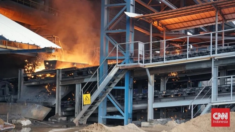 インドネシアにある工場で溶鉱炉の爆発があり、死傷者が出た/Safyra Primadhyta/CNN Indonesia