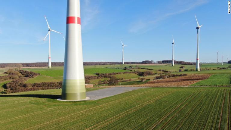 ドイツ西部では風力タービン内部でデータセンターを運営するプロジェクトが進行中。センターはカーボンニュートラルをほぼ実現できるという/windCORES