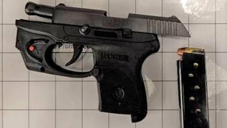 クリスマスにピッツバーグ国際空港で見つかった拳銃/TSA