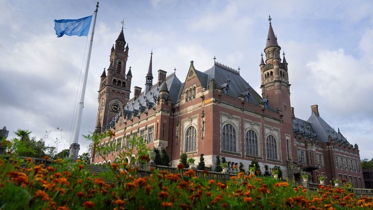 国際司法裁判所が入るオランダ・ハーグの平和宮/Peter Dejong/AP