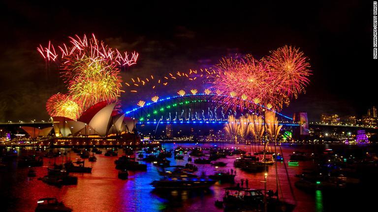 オペラ・ハウスの上空を彩る花火＝オーストラリア・シドニー/Izhar Khan/AFP/Getty Images