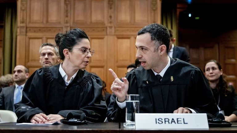 国際司法裁判所でのジェノサイド訴訟で発言するイスラエル側の弁護士/Hollandse Hoogte/Shutterstock