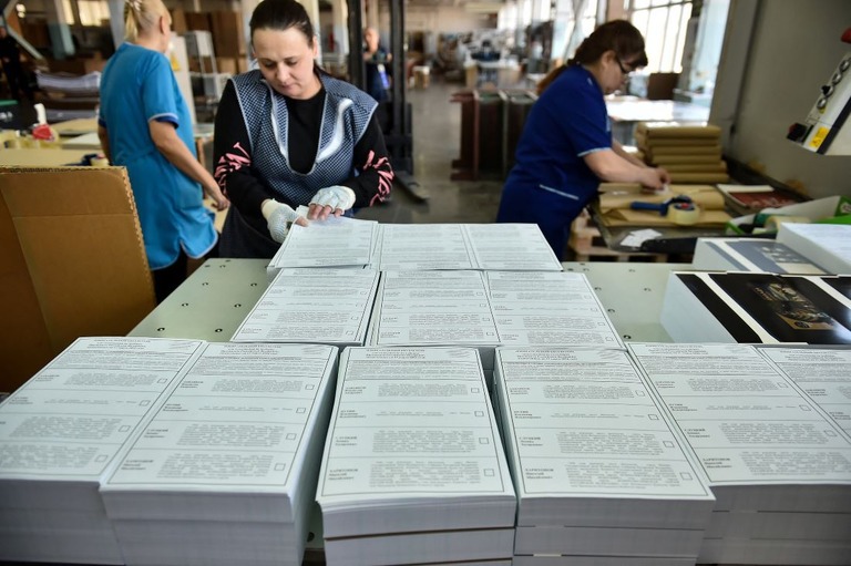 ロシア大統領選の期日前投票が２５日、極東連邦管区やロシア軍の占領下にあるウクライナの一部の州で始まった/Vladimir Nikolayev/AFP/Getty Images
