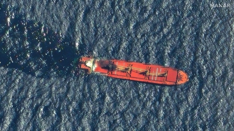 貨物船「ルビマー」の衛星画像＝１日、紅海/Maxar Technologies via AP