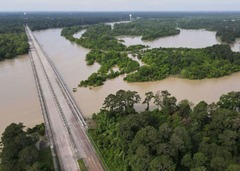 豪雨による洪水で男児死亡、２００人救助　米テキサス州